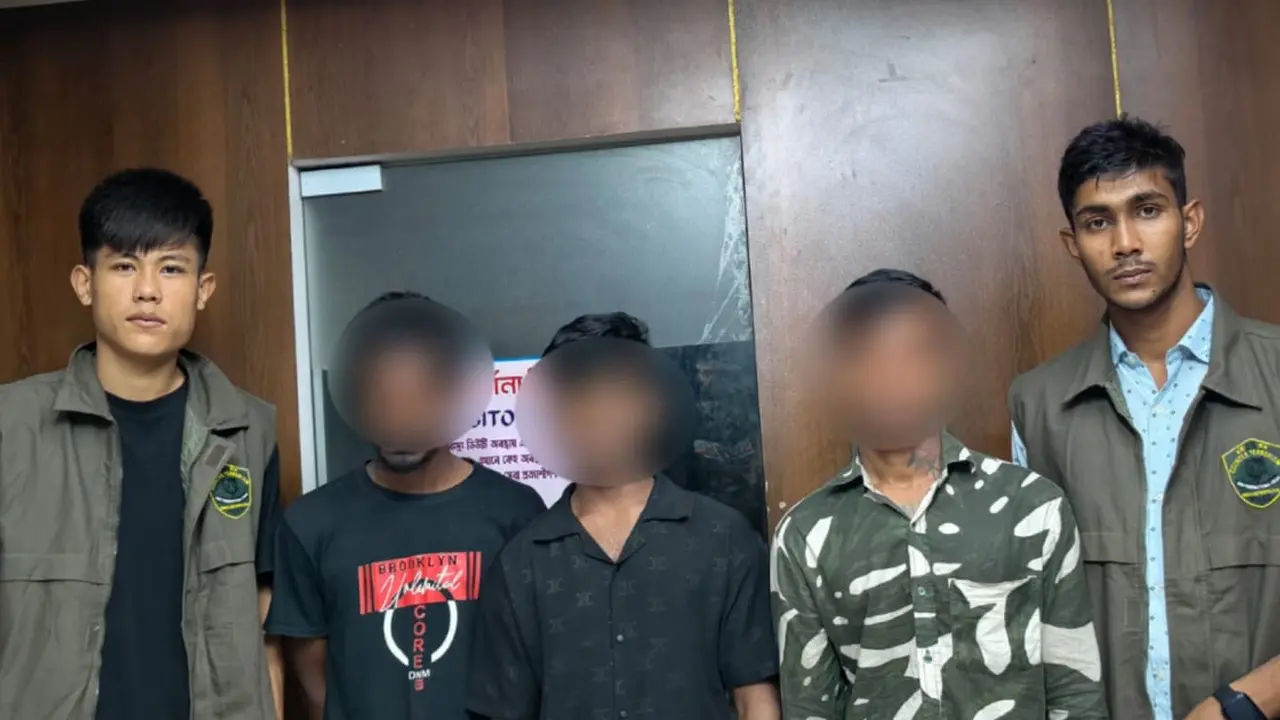ডাকাতিসহ চার ছিনতাইকারীর বিরুদ্ধে আছে ১৫ মামলা, ফের ছিনতাই করতে গিয়ে আটক
