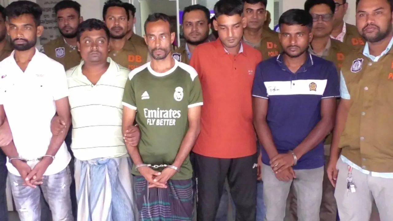 নাটোরে চোরচক্রের ছয় সদস্য গ্রেপ্তার, মোটরসাইকেল-অটোভ্যান উদ্ধার