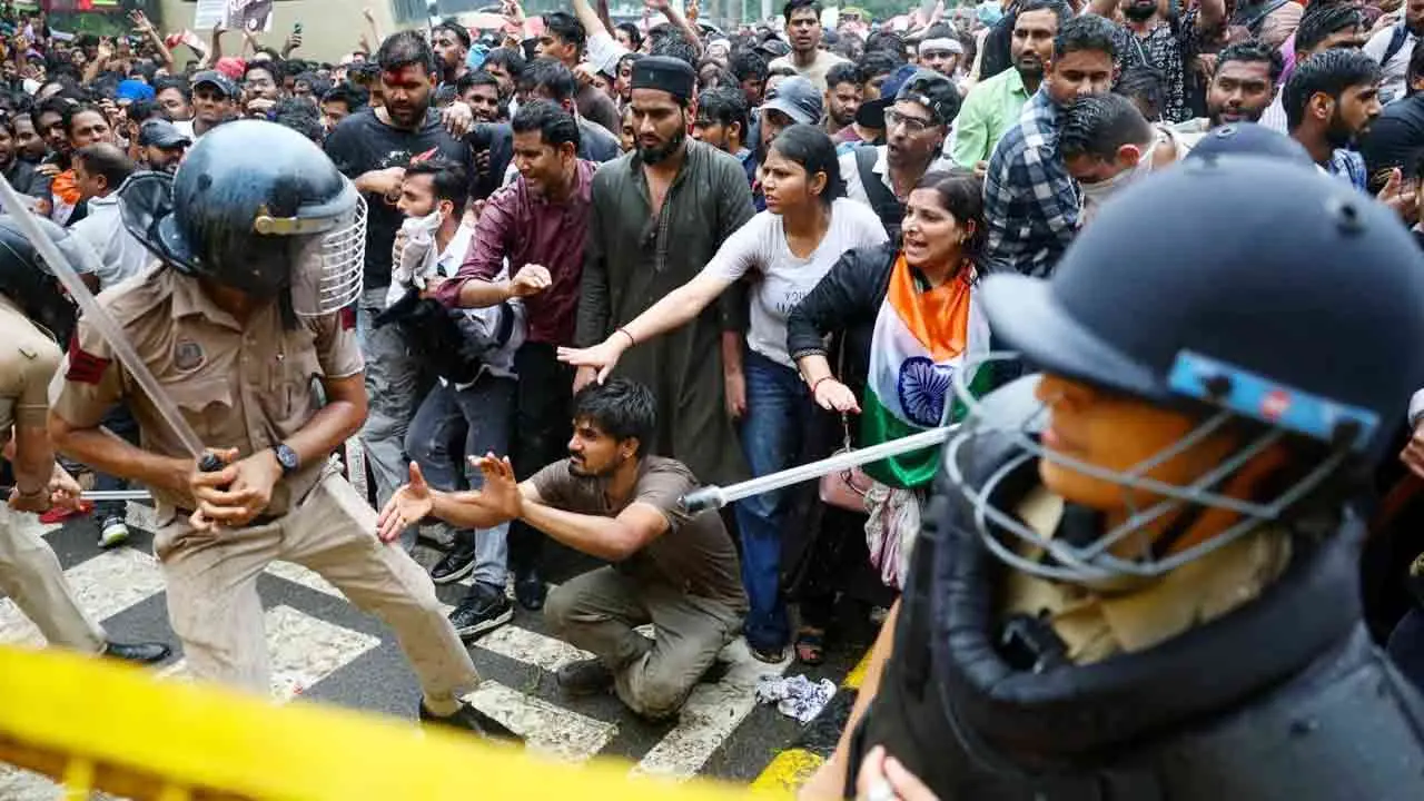 আন্দোলন চলবে, ঘোষণা ককরোচ পার্টির