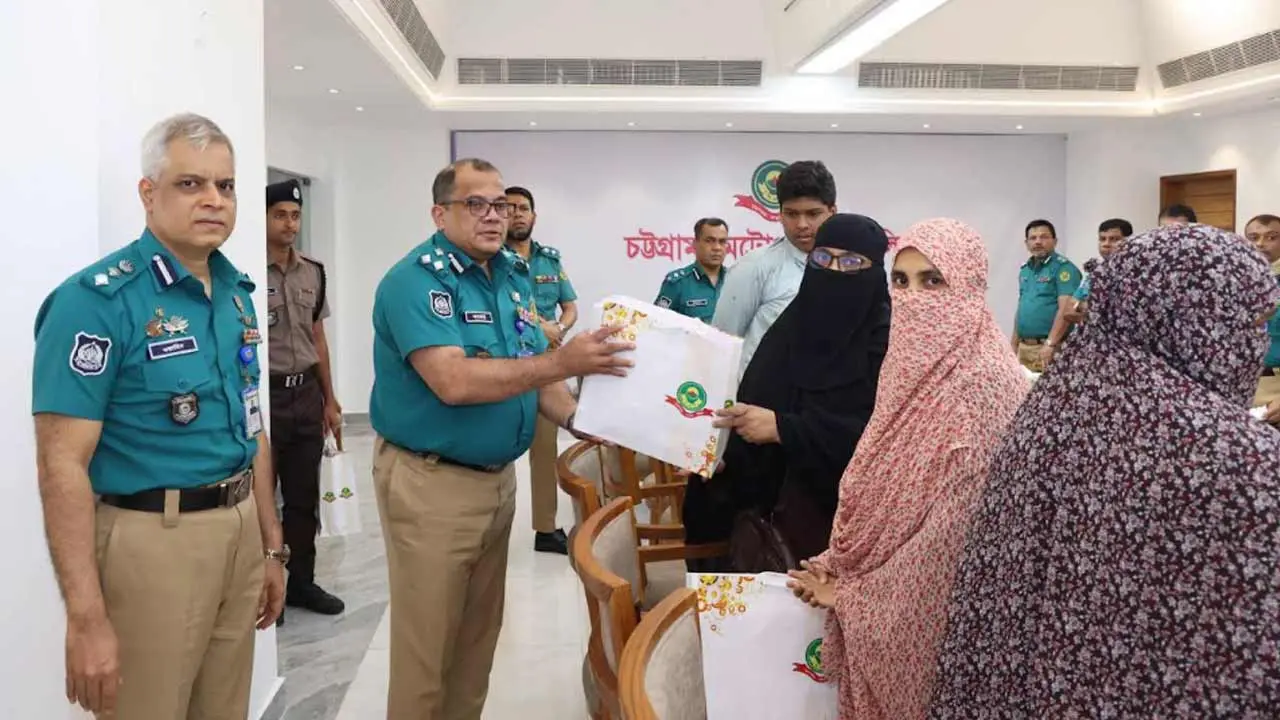 জুলাই শহীদ পরিবারের নিরাপত্তায় সহায়তার আশ্বাস সিএমপি কমিশনারের
