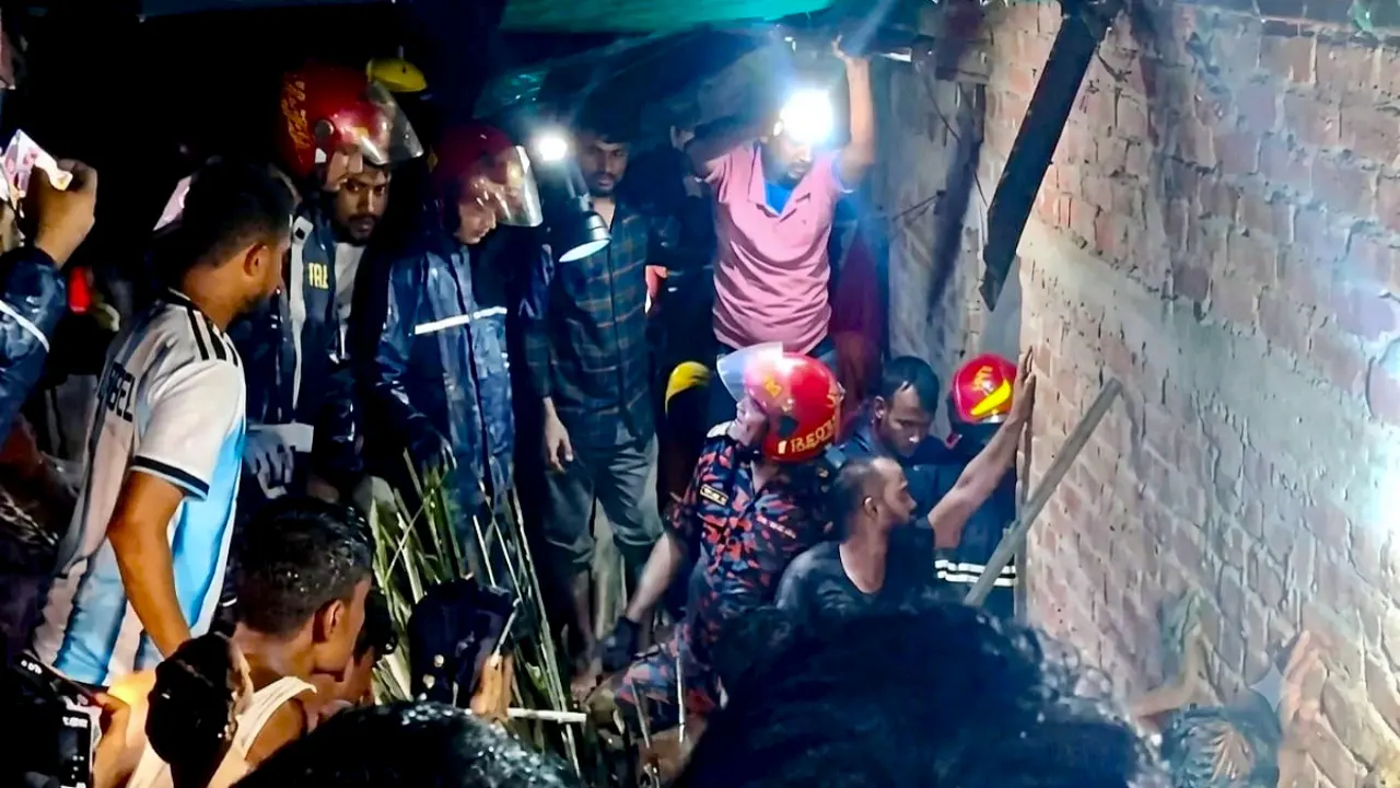 রান্নার সময় পাহাড়ধস, কক্সবাজারে গৃহবধূর মৃত্যু
