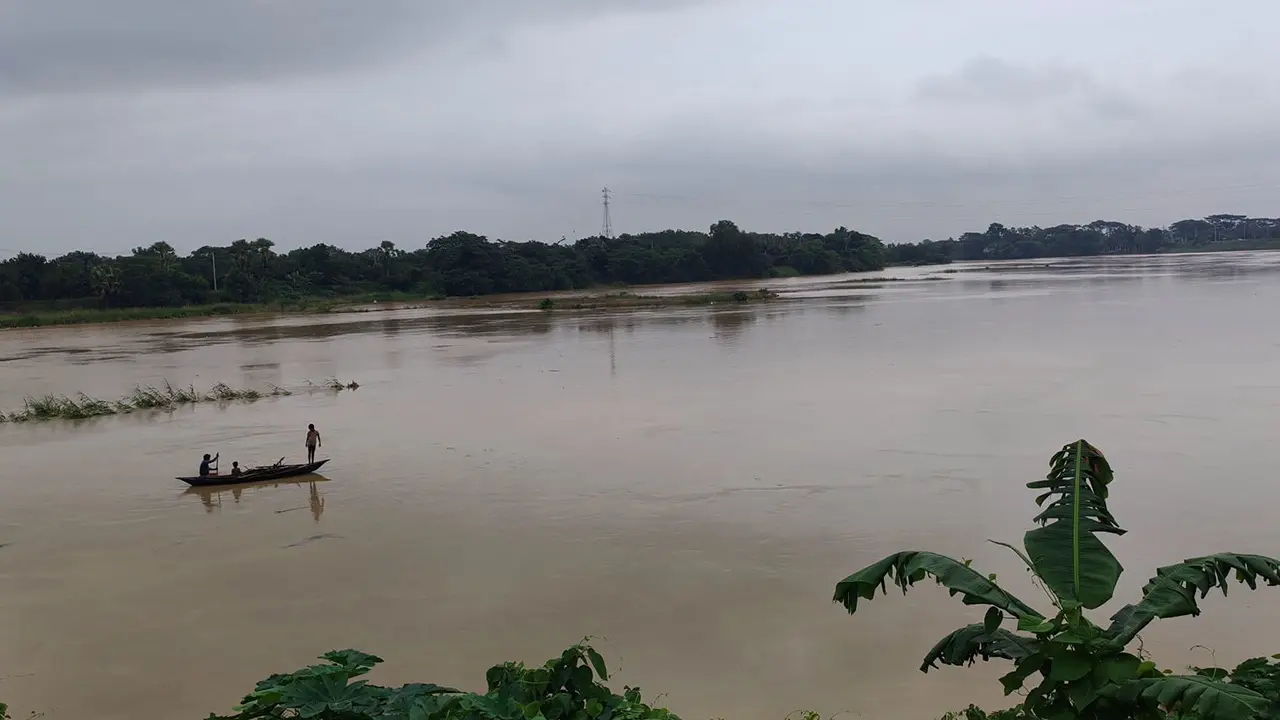 তলিয়ে যাচ্ছে গোমতী নদীর চর, কড়া নাড়ছে চব্বিশের ক্ষত