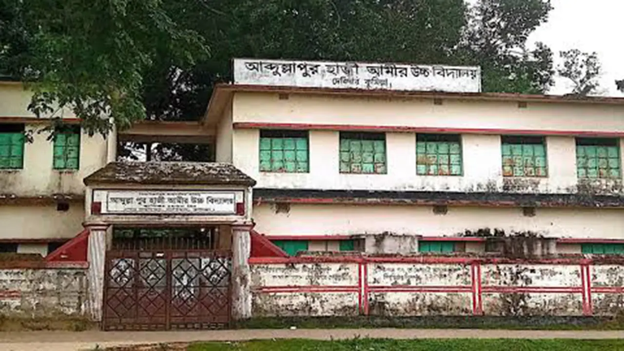 ১০ শ্রেণির শিক্ষার্থী দিয়ে এসএসসির খাতা মূল্যায়ন, গ্রেপ্তার ২