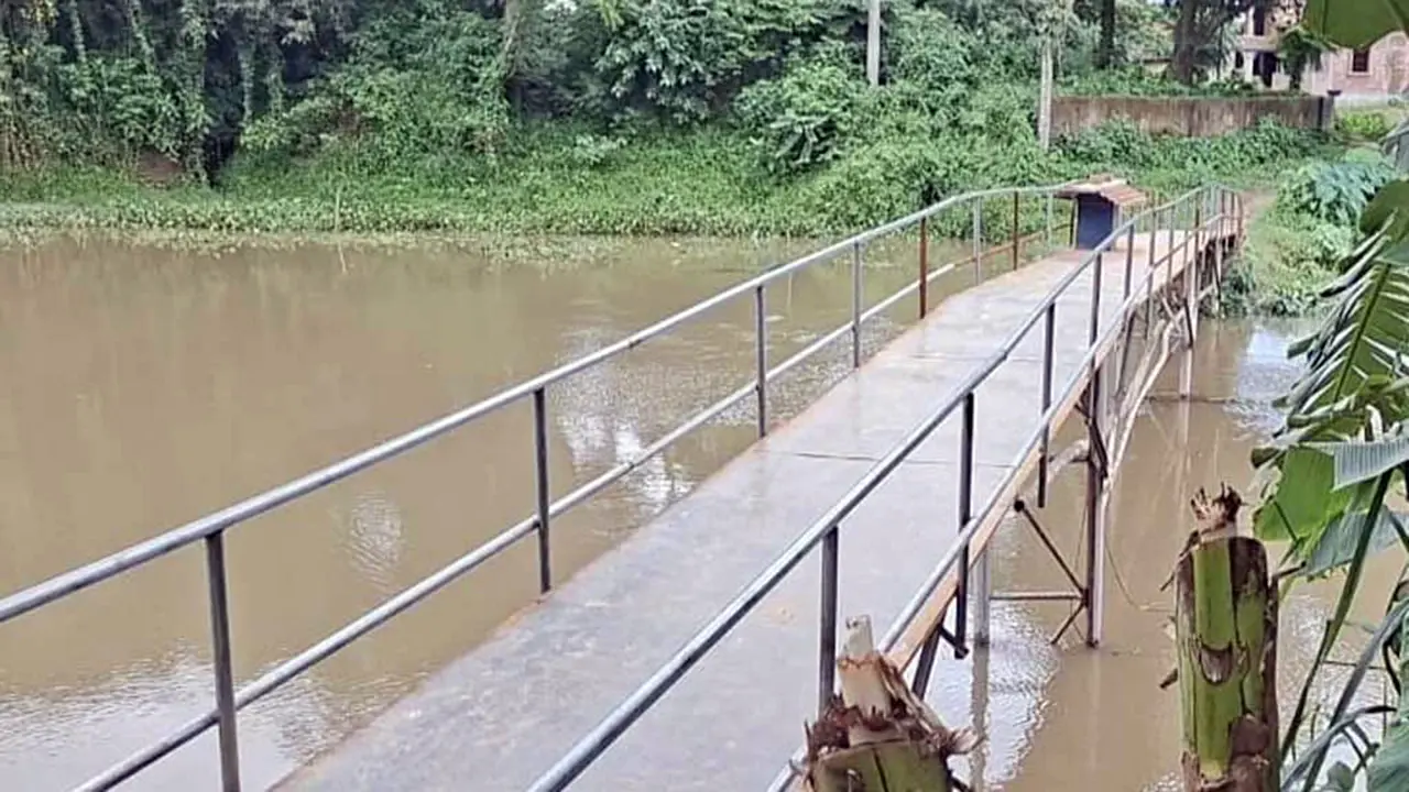 নিজেদের অর্থে সেতু নির্মাণ, ৫ গ্রামের মানুষের দুর্ভোগ কমালেন প্রবাসীরা