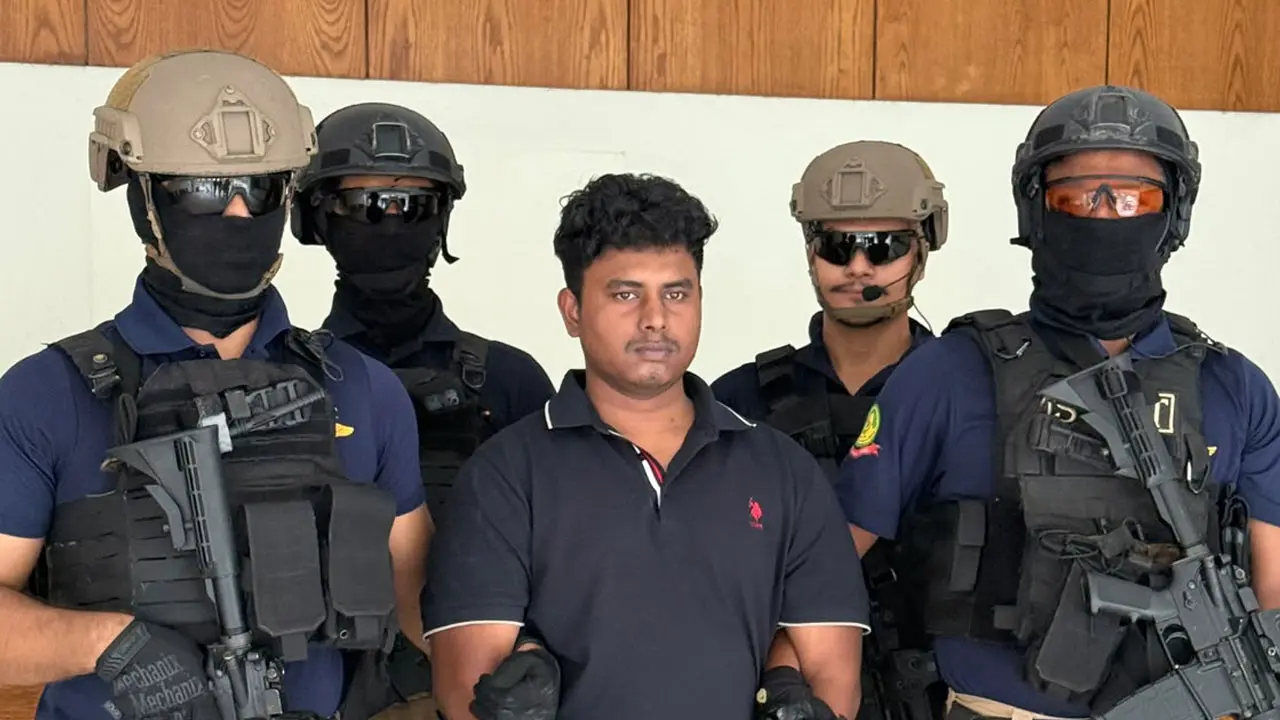 কাস্টমস সার্ভারে অনুপ্রবেশ, পালানোর আগে বিমানবন্দরে গ্রেপ্তার যুবক