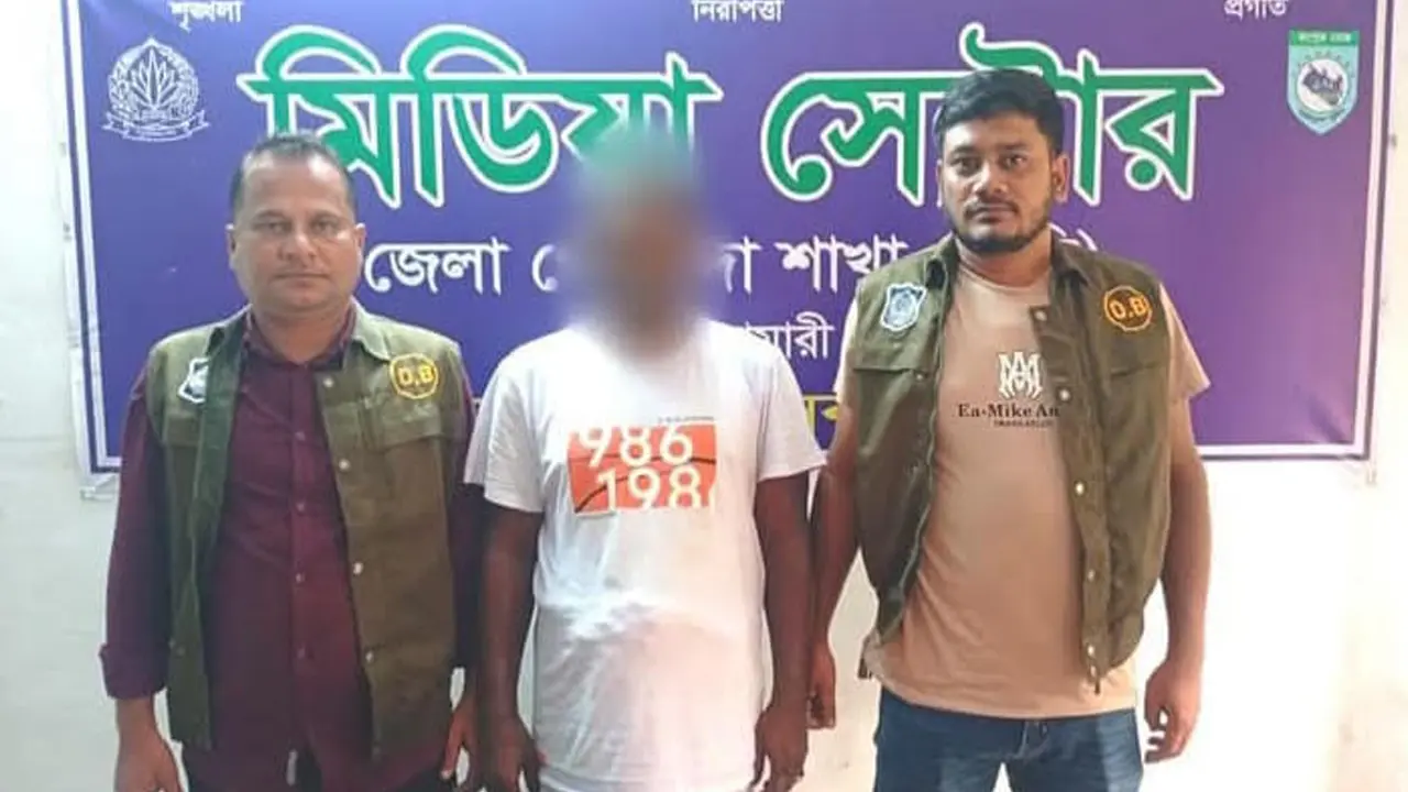 যুগ্মসচিব পরিচয়ে প্রতারণার অভিযোগে যুবক গ্রেপ্তার