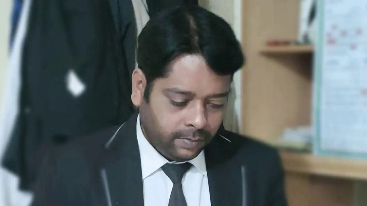 বাগেরহাটে বাড়ি ফেরার পথে আইনজীবীকে ছুরিকাঘাতে হত্যা