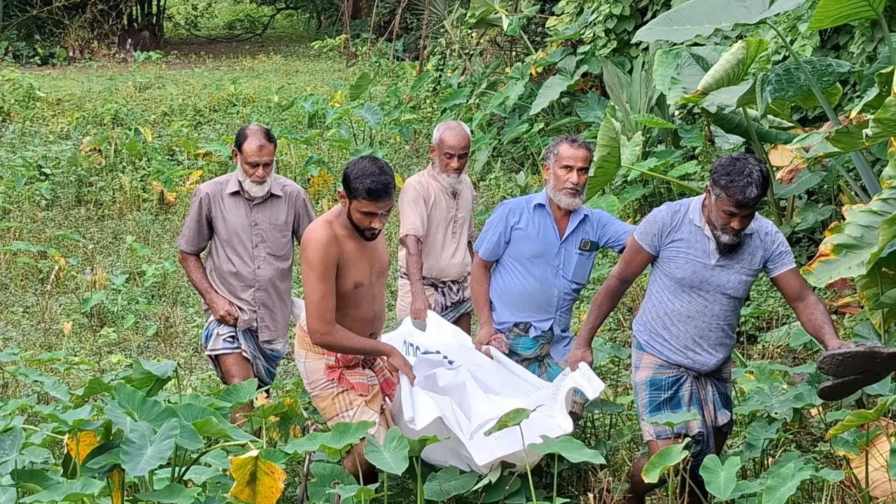 নিখোঁজের ২ দিন পর ডোবায় মিলল যুবকের পা বাঁধা বস্তাবন্দি মরদেহ