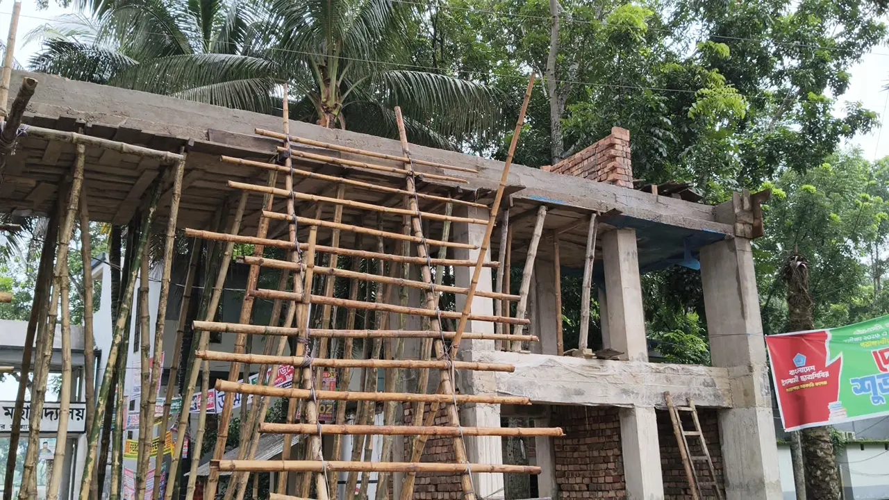 নির্মাণ কাজের সময় বিদ্যুৎস্পৃষ্টে রাজমিস্ত্রীর মৃত্যু