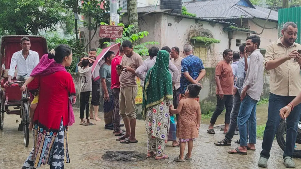 বাড়ির ভেতর জমে থাকা বৃষ্টির পানিতে ডুবে ৮ মাসের শিশুর মৃত্যু