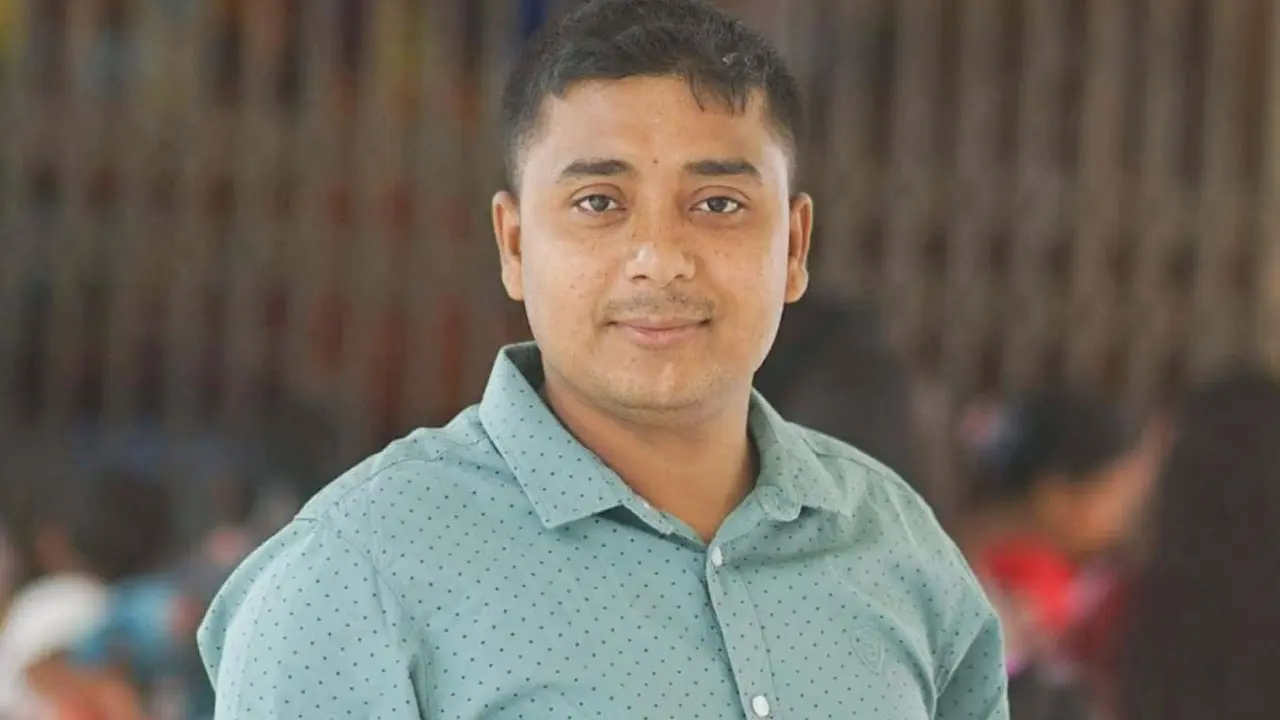 স্ত্রী-সন্তানকে বাঁচাতে গিয়ে বিদ্যুৎস্পৃষ্টে প্রাণ গেল যুবকের