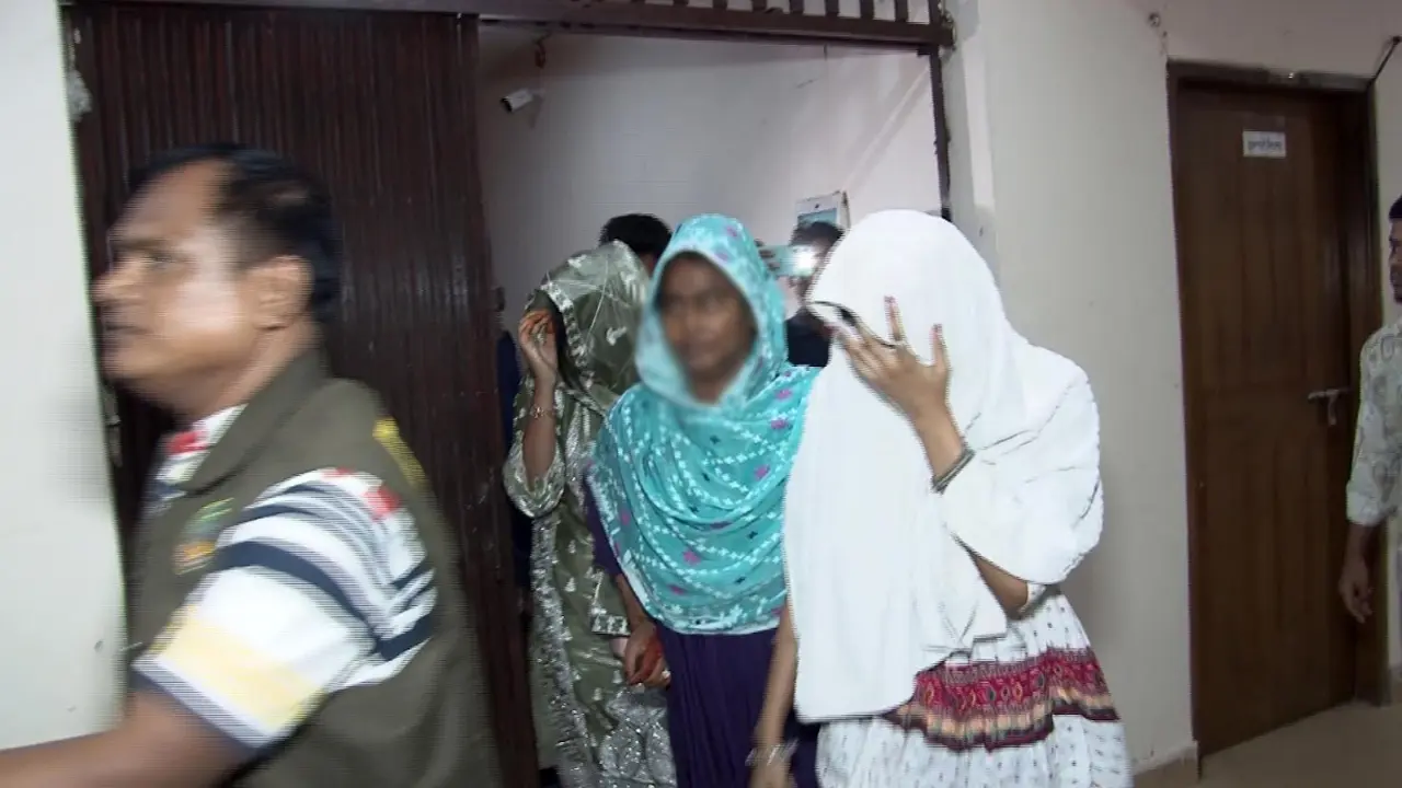 অনৈতিক কর্মকাণ্ডের অভিযোগে আবাসিক হোটেলে ৪ তরুণ-তরুণী আটক