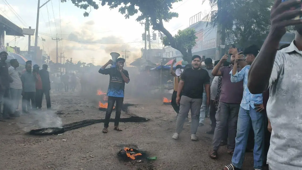 ‘যৌক্তিক স্থানে’ উপজেলা সদর স্থাপনের দাবিতে ফটিকছড়িতে বিক্ষোভ
