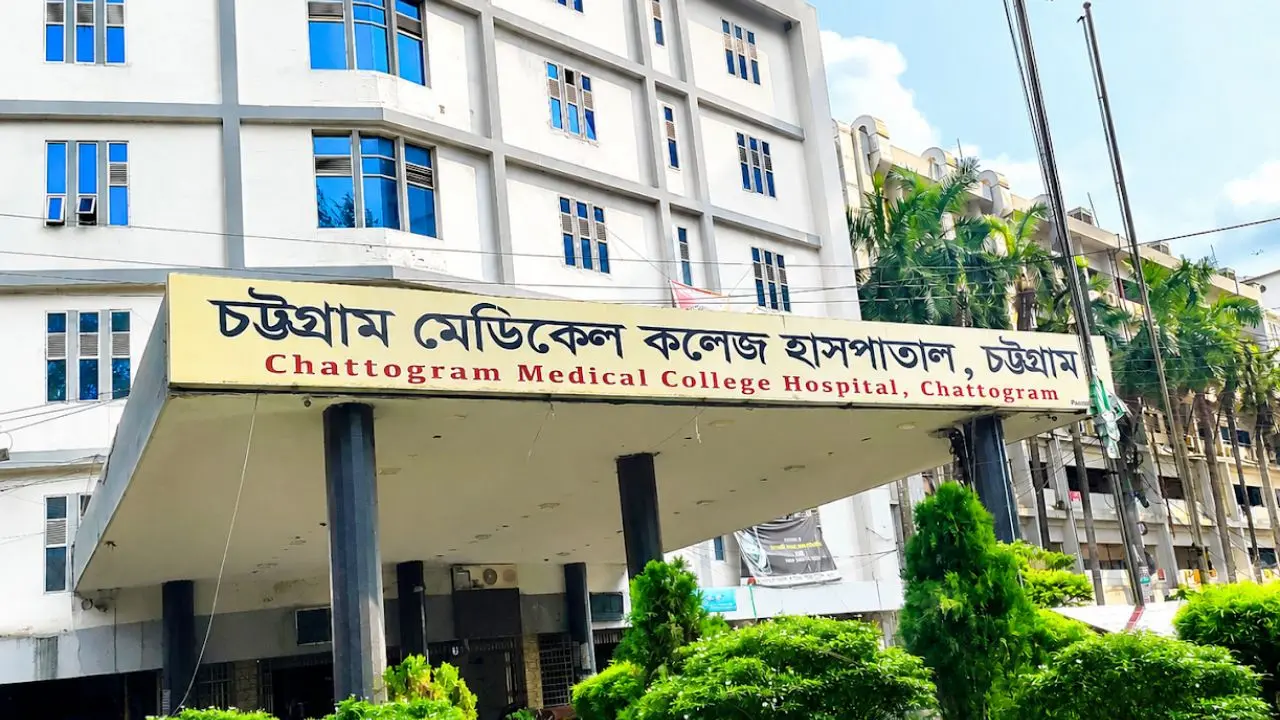 ফুটবল খেলতে গিয়ে গোলপোস্ট ভেঙে তরুণের মর্মান্তিক মৃত্যু