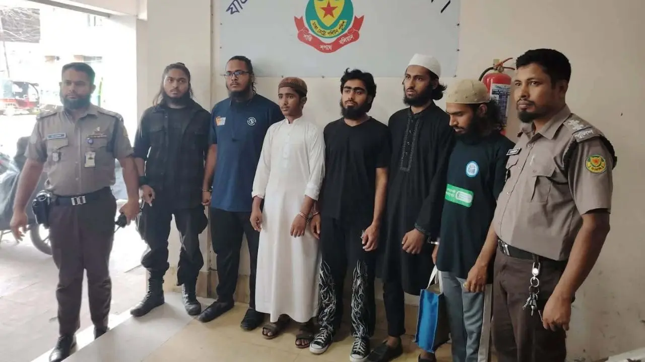 রাজধানীতে ফাতাহ কমব্যাট সিস্টেমের প্রশিক্ষকসহ আটক ৬