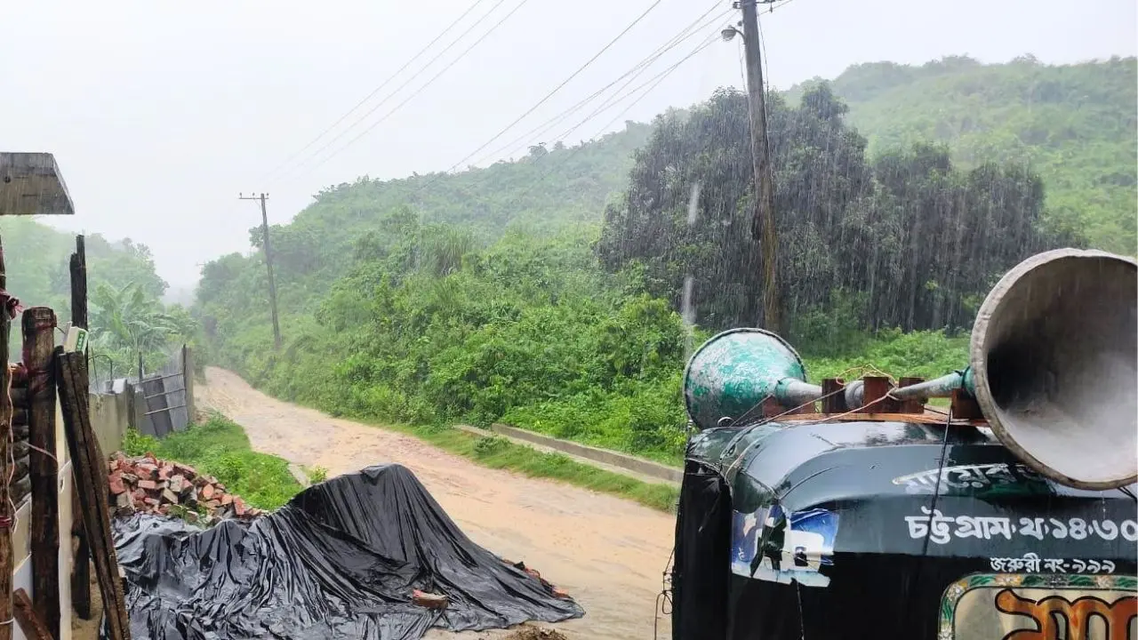 ভারী বৃষ্টিতে চট্টগ্রামে ভয়াবহ পাহাড়ধসের শঙ্কা, ঝুঁকিতে নগরের ২৬ পাহাড়