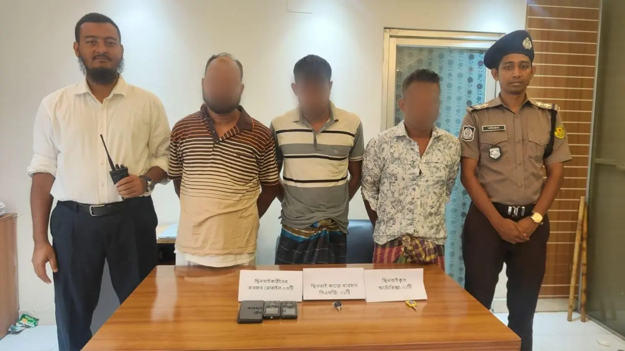 অটোরিকশা চালককে অজ্ঞান করে হত্যা, চক্রের ৩ সদস্য গ্রেপ্তার