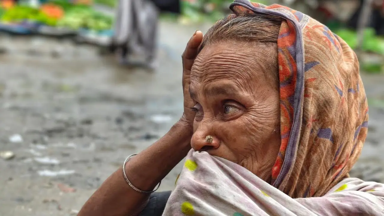 বয়স বাড়লেও রেজিয়া বেগমের জীবন সংগ্রাম থেমে নেই