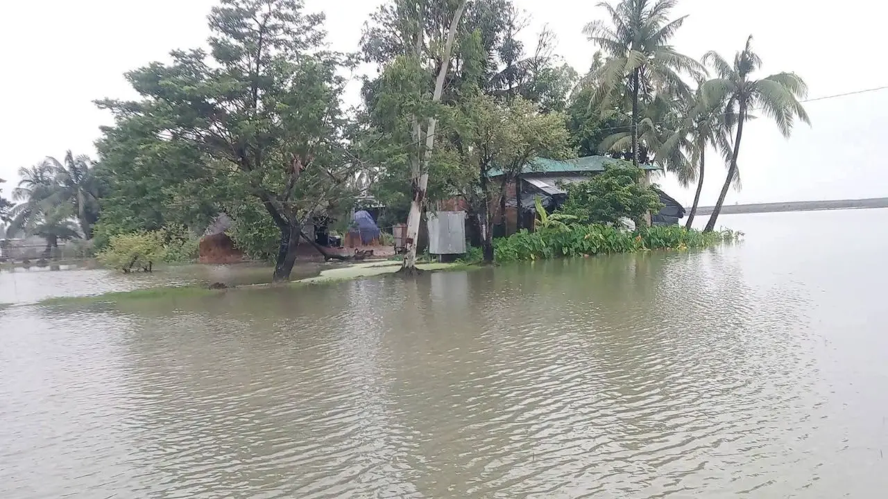 চট্টগ্রাম-কক্সবাজারে বন্যা : বিপৎসীমার উপরে সাঙ্গু-মাতামুহুরীর পানি