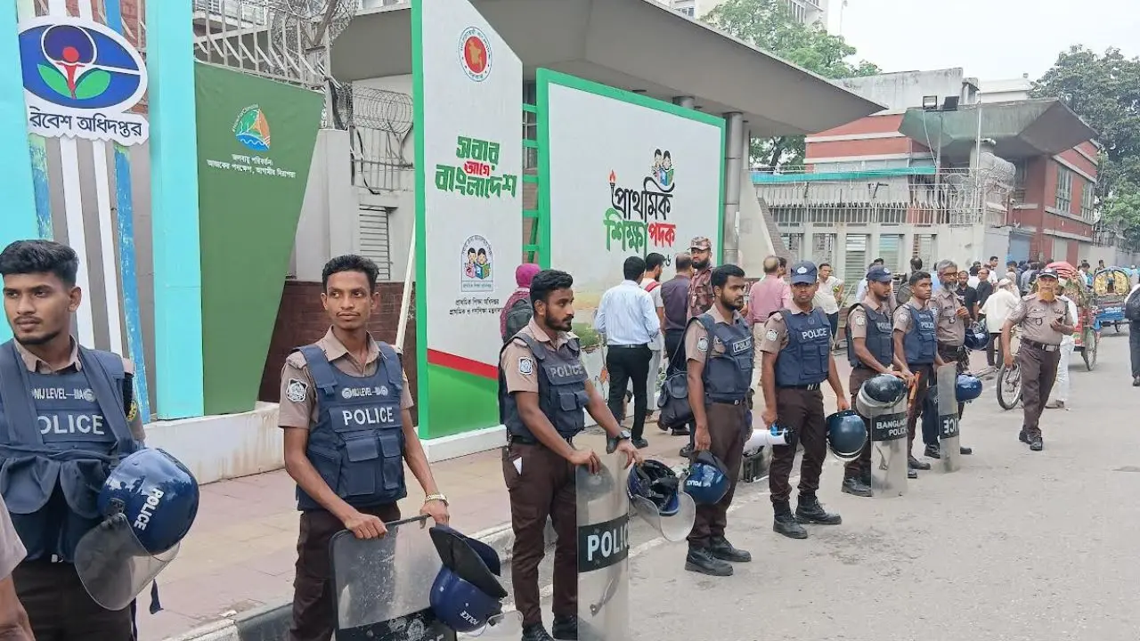 এইচএসসি পরীক্ষার্থীদের লংমার্চ ঘিরে বাড়ানো হলো সচিবালয়ের নিরাপত্তা