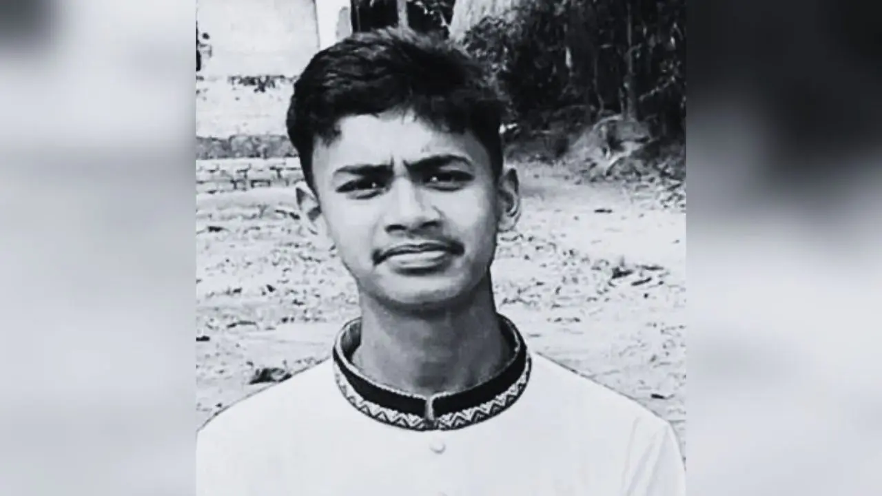 বন্ধুদের সঙ্গে গোসল করতে গিয়ে পুকুরঘাটের নিচে আটকে স্কুলছাত্রের মৃত্যু