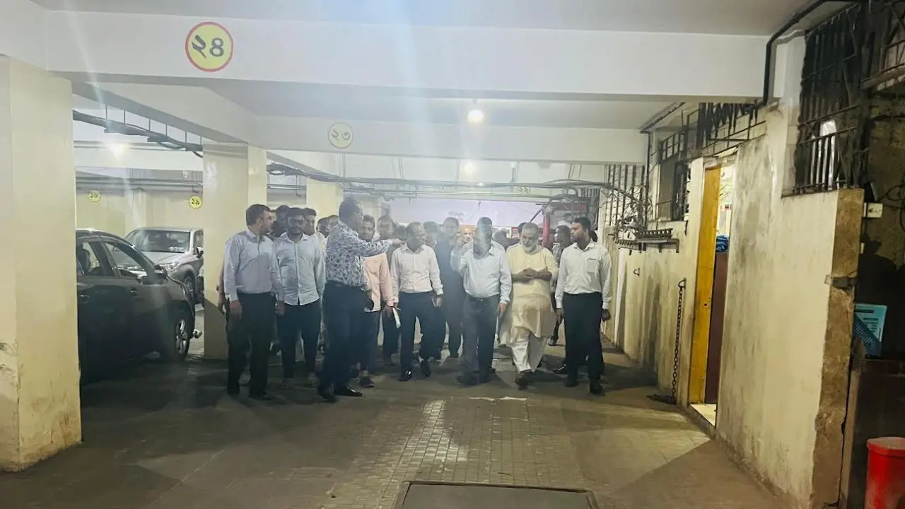 বেসরকারি হাসপাতালের পার্কিং ও নকশায় অনিয়ম, এক মাসের আল্টিমেটাম চউকের