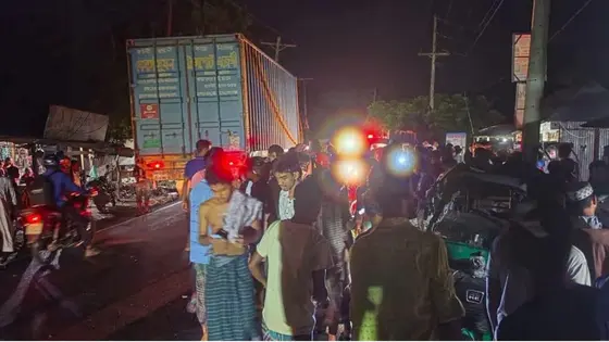 ঝালকাঠিতে বাস-থ্রি হুইলারের মুখোমুখি সংঘর্ষ, নিহত ২