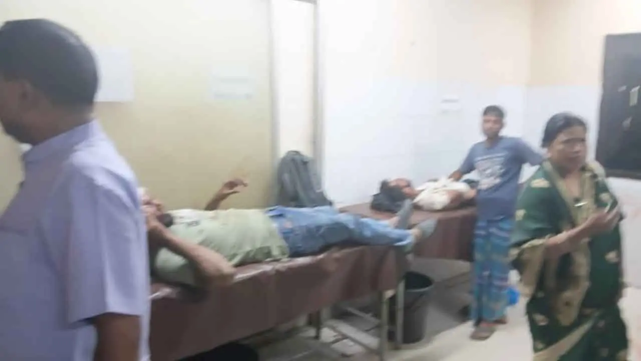 টাঙ্গাইলে ট্রাক-বাসের সংঘর্ষে নিহত ৩