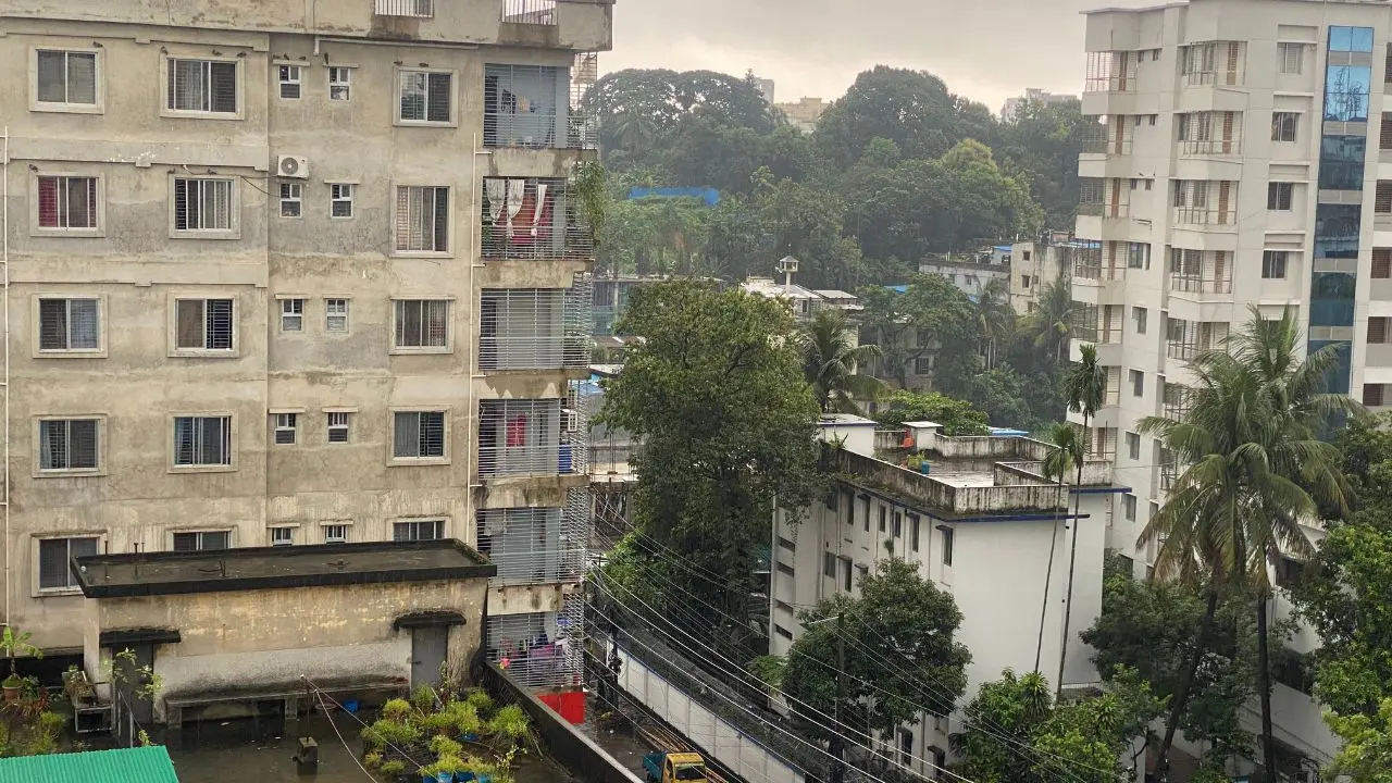 একদিনের টানা বর্ষণেও জলজটমুক্ত চট্টগ্রাম, ৩ নম্বর সতর্ক সংকেত বহাল