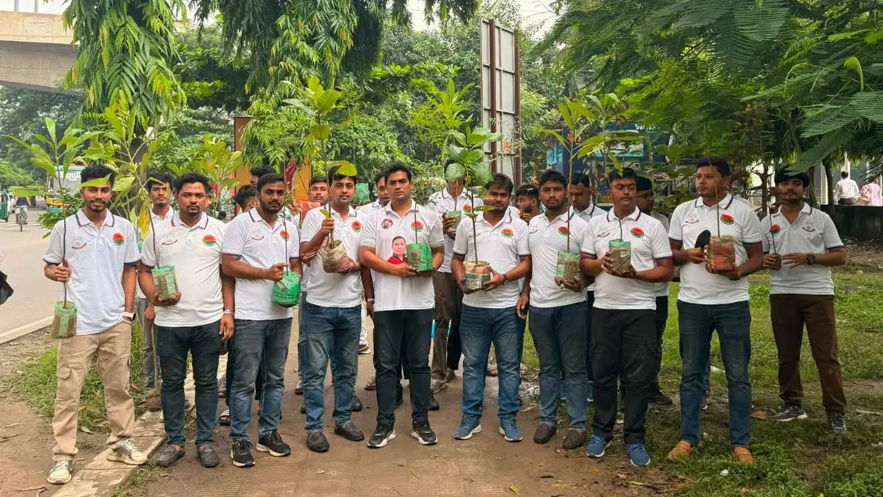 জুলাই গণ-অভ্যুত্থানের শহীদদের স্মরণে ছাত্রদলের বৃক্ষরোপণ