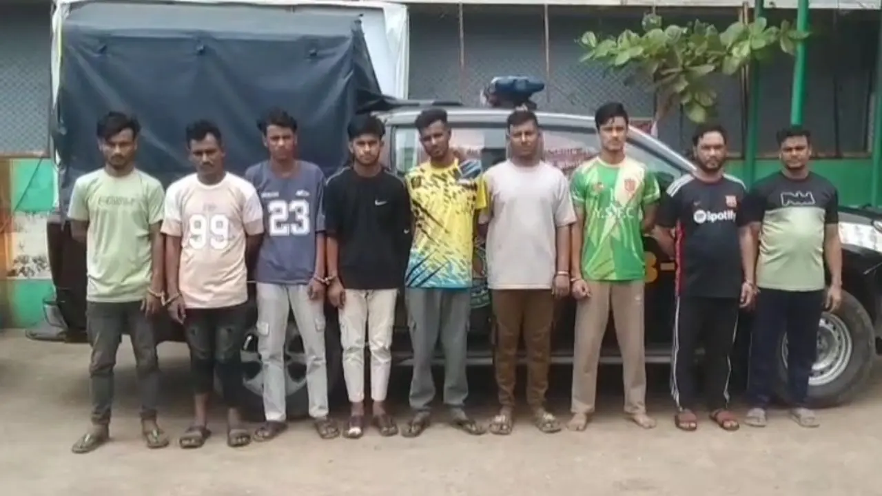 চট্টগ্রামে ইন্টারনেট সেবাদানকারী প্রতিষ্ঠানে হামলা, গ্রেপ্তার ৯