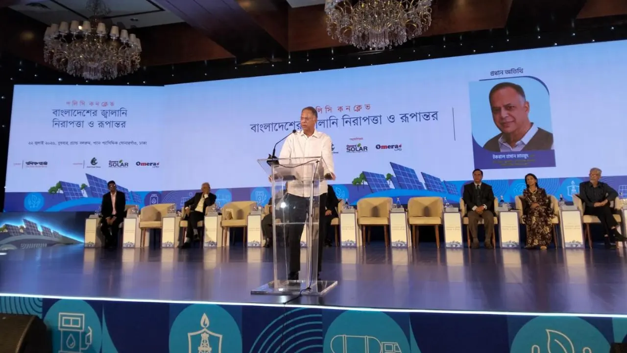 বিদ্যুৎ বিতরণের দায়িত্ব বেসরকারি খাতের হাতে ছেড়ে দেওয়া উচিত