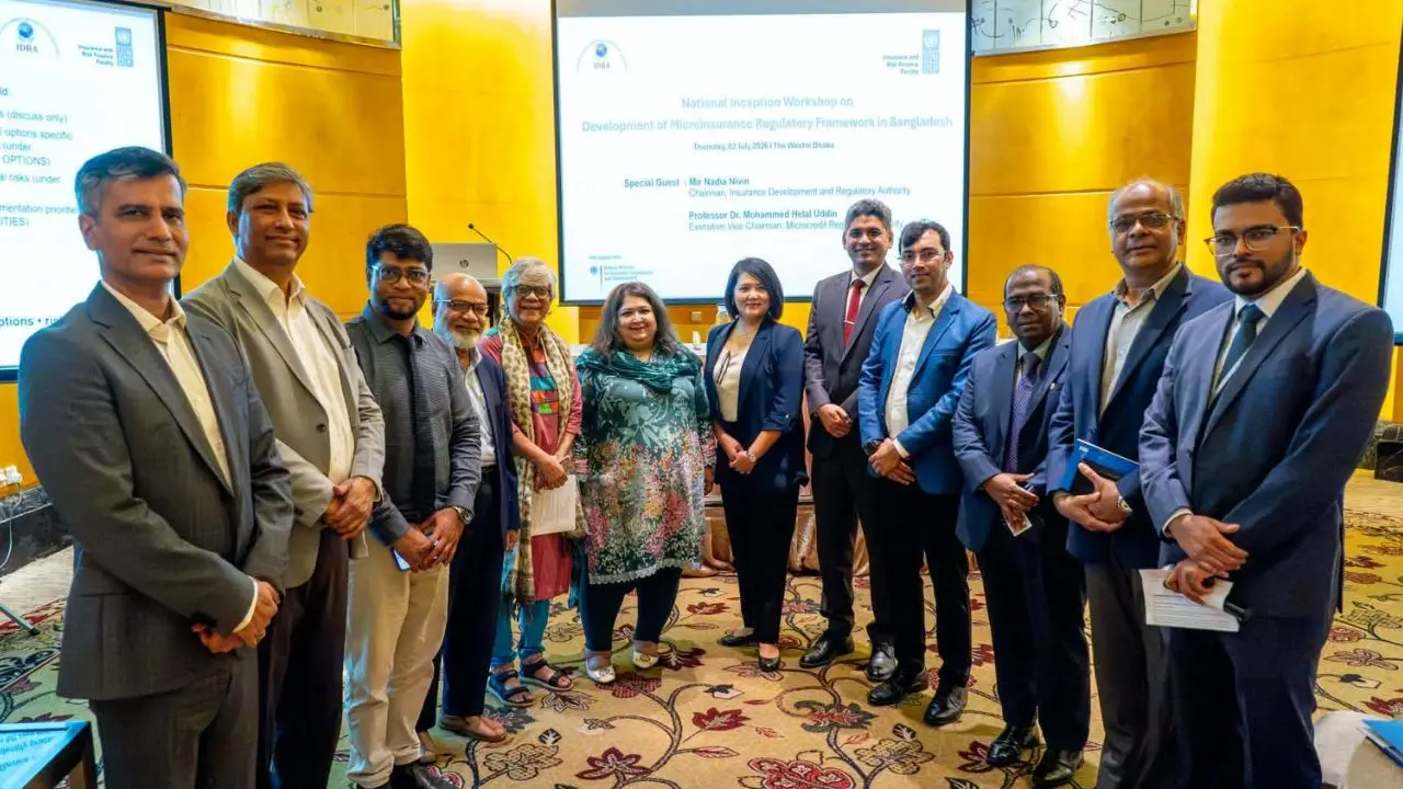 জলবায়ু ঝুঁকিতে গরিবদের সুরক্ষায় জাতীয় ক্ষুদ্রবিমা কাঠামো