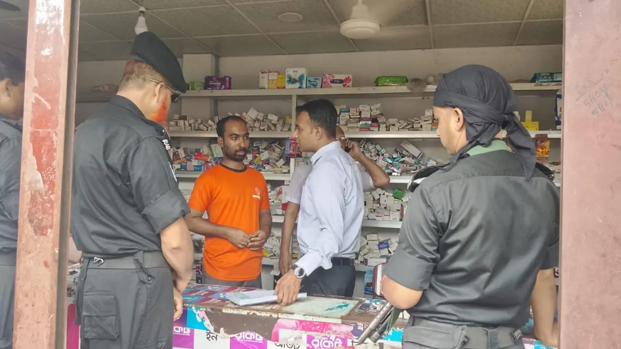 ‘ডাক্তার’ পরিচয়ে রোগী দেখতেন ডিএমএফ ডিগ্রিধারী