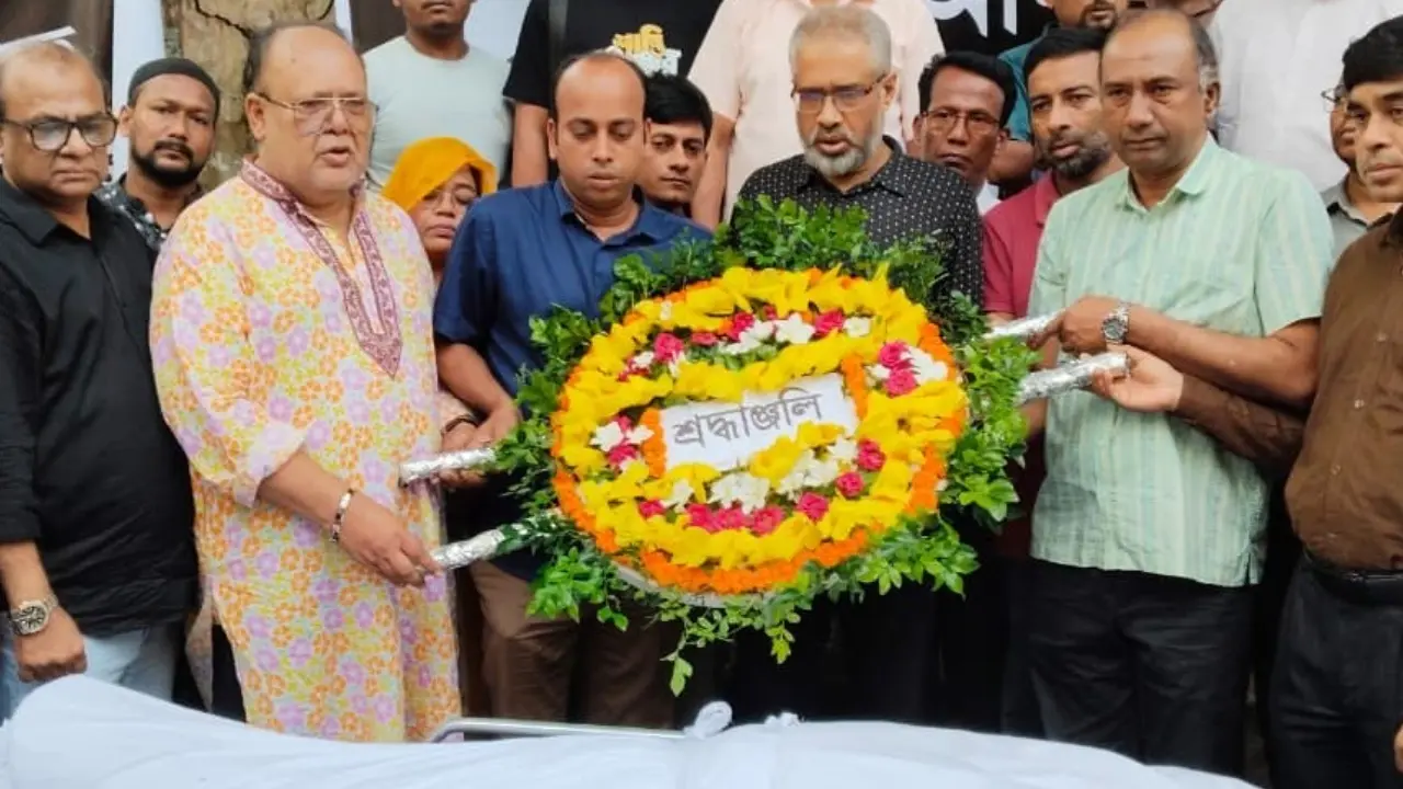 ডিআরইউ প্রাঙ্গণে সাংবাদিক আবুহেনা রাসেলের জানাজা অনুষ্ঠিত