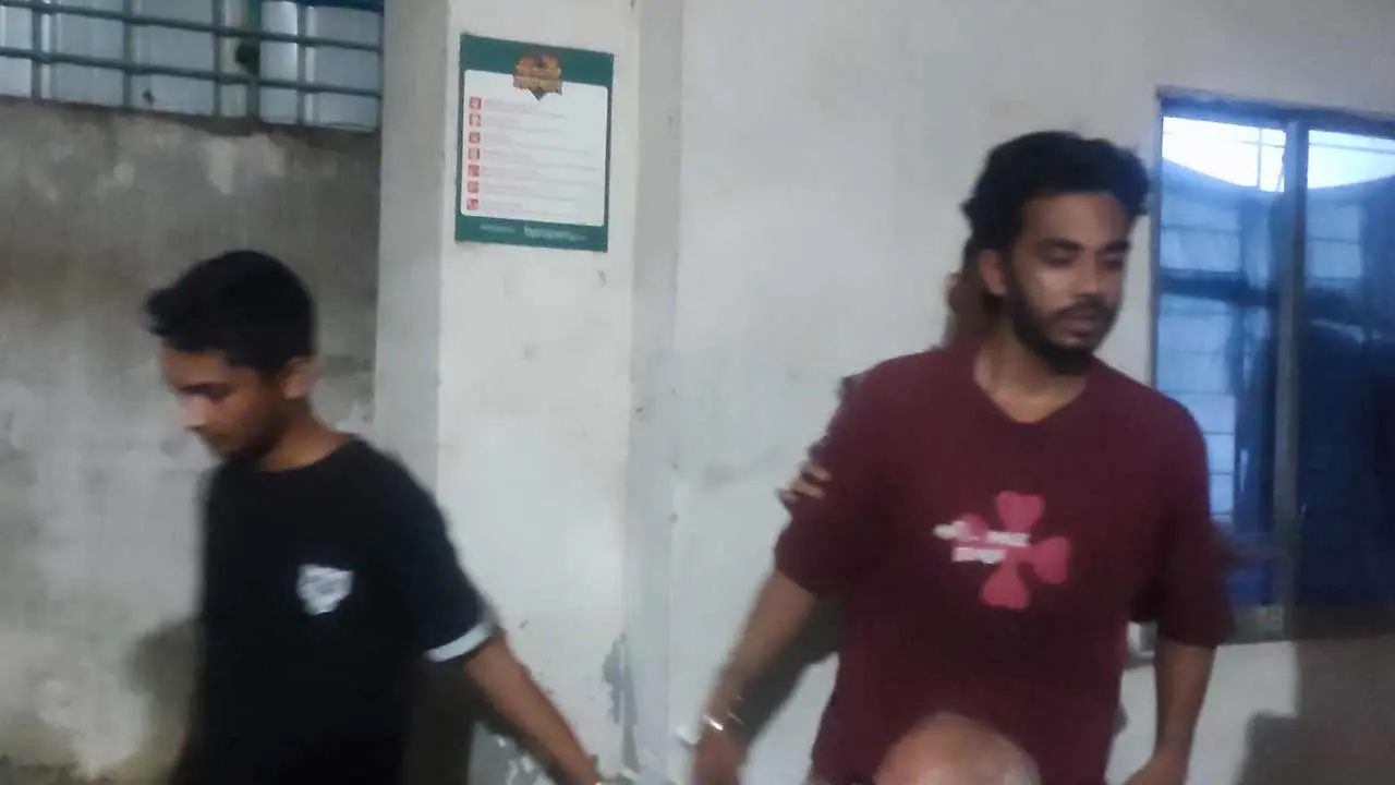 এইচএসসি পরীক্ষার্থীকে ব্ল্যাকমেইল : বিশ্ববিদ্যালয় ছাত্রসহ আটক ৩