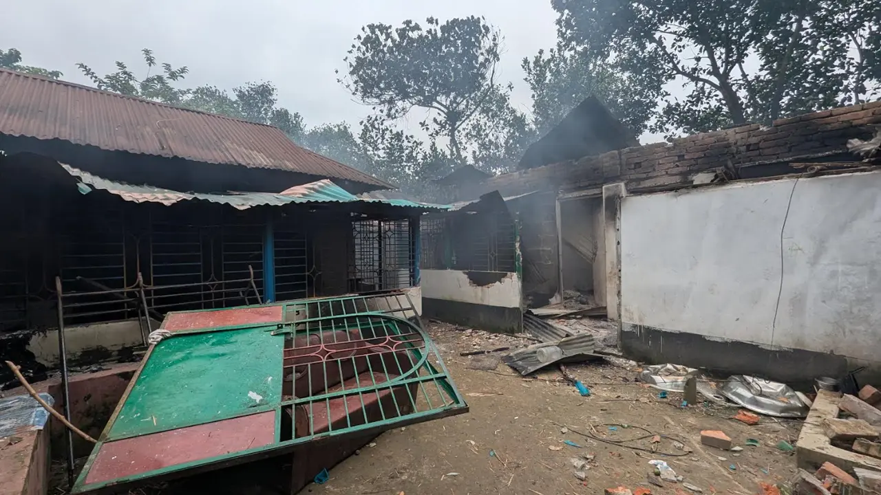 মসজিদের মাইকে ঘোষণা দিয়ে মাদক কারবারির বাড়িতে ভাঙচুর-অগ্নিসংযোগ