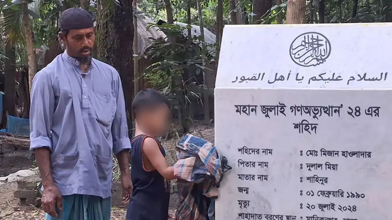 বাবার কবরের মাটি বালিশের নিচে রেখে ঘুমায় ছোট্ট সাজিদুল