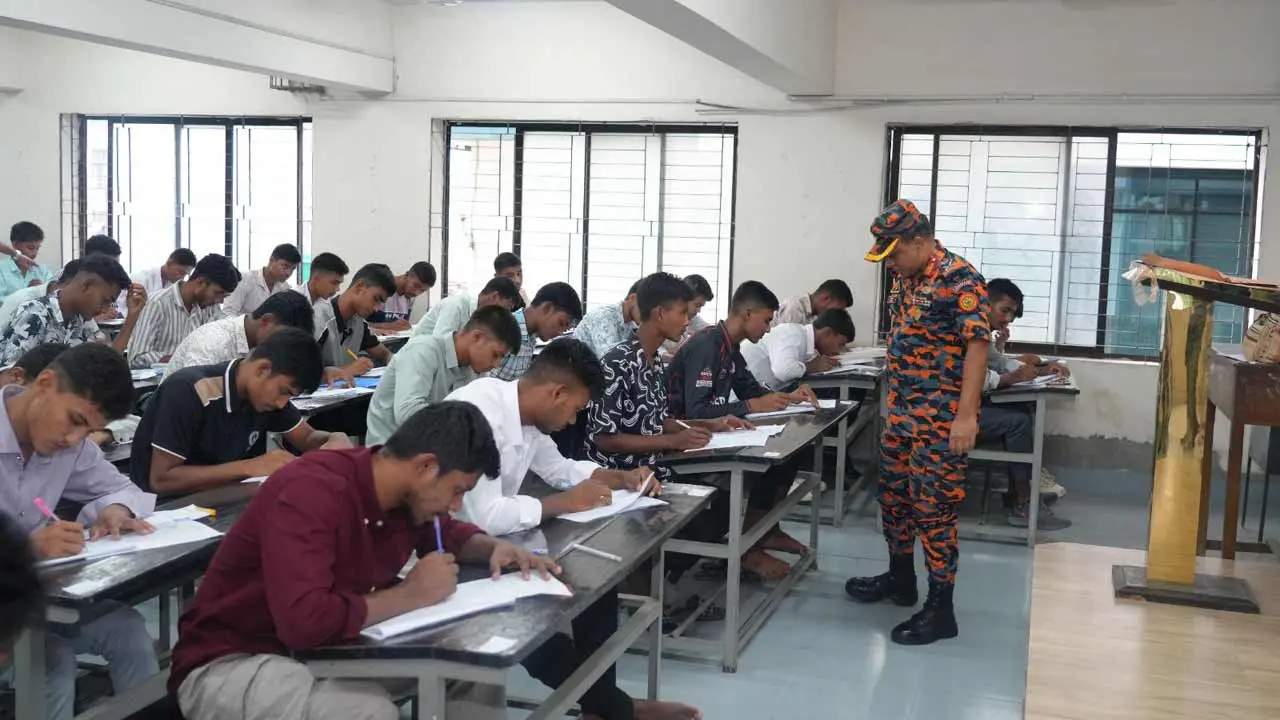 কঠোর নজরদারির মধ্যে ফায়ারফাইটার পদের লিখিত পরীক্ষা সম্পন্ন
