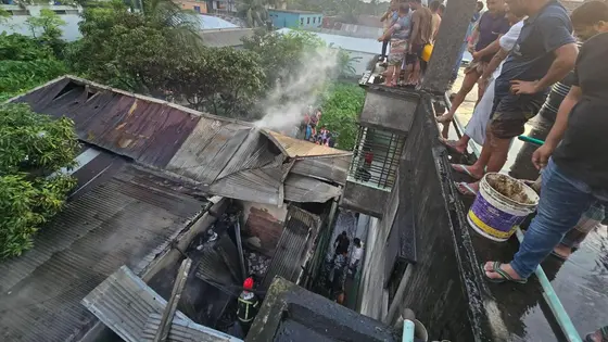 গাজীপুরে আগুনে ১১টি বসতঘর পুড়ে ছাই