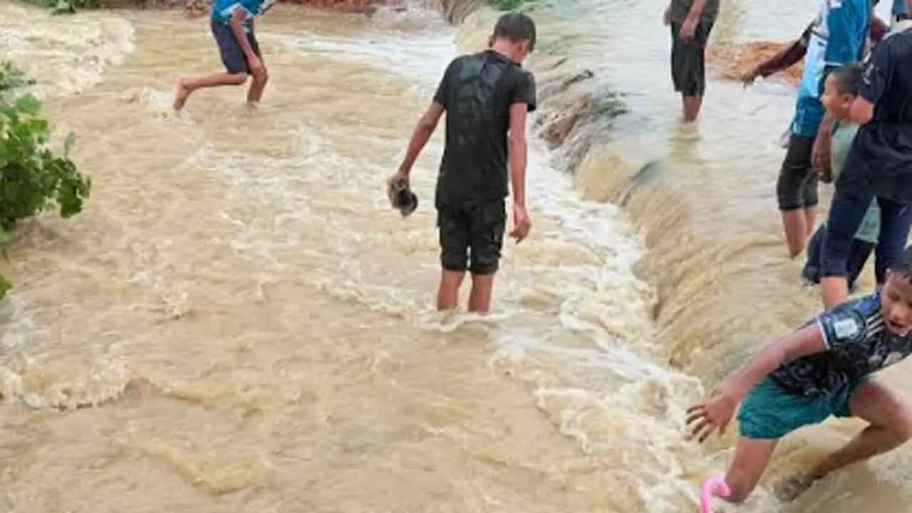 পাহাড়ি ঢল ও টানা বৃষ্টিতে প্লাবিত সাতকানিয়ার বিস্তীর্ণ এলাকা