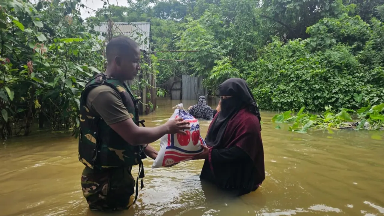 ৪ লাখ মানুষ পানিবন্দি, ৭ উপজেলায় সেনা মোতায়েন