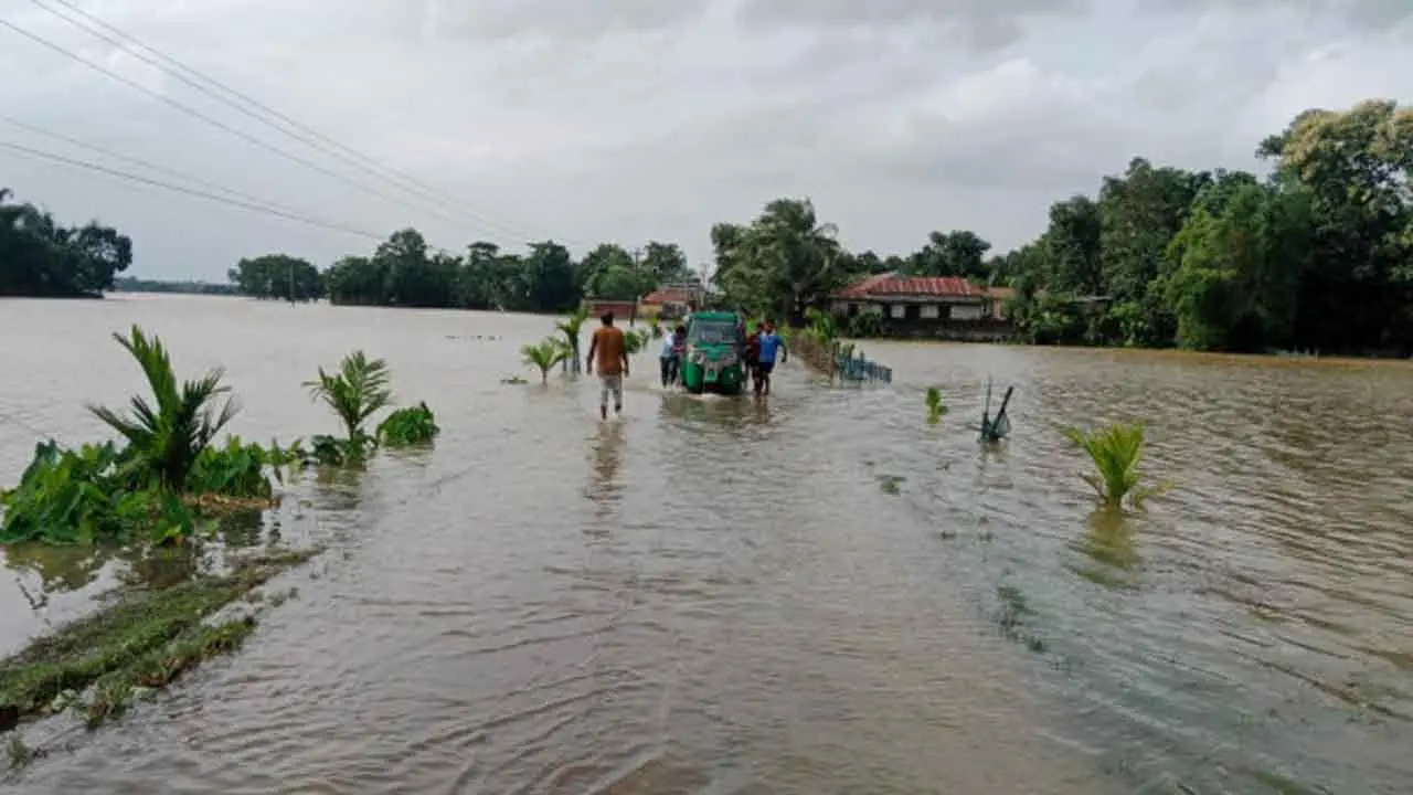 মৌলভীবাজার-হবিগঞ্জে প্লাবনের শঙ্কা, সিলেটে বন্যা পরিস্থিতির উন্নতি