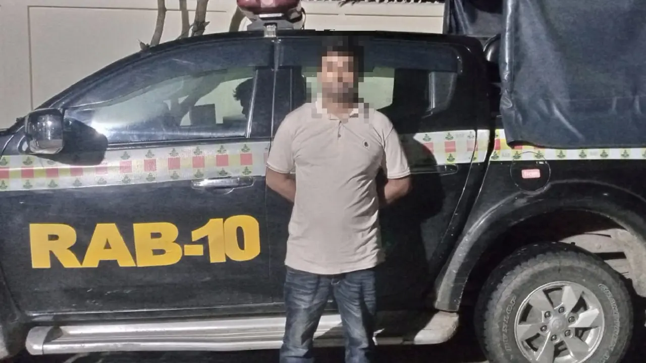 ফরিদপুরে সরকারের উচ্চপদস্থ কর্মকর্তার পরিচয়ে প্রতারণা, গ্রেপ্তার ১