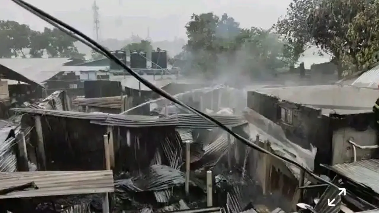 গাজীপুরে আগুনে ১০ দোকান পুড়ে ছাই
