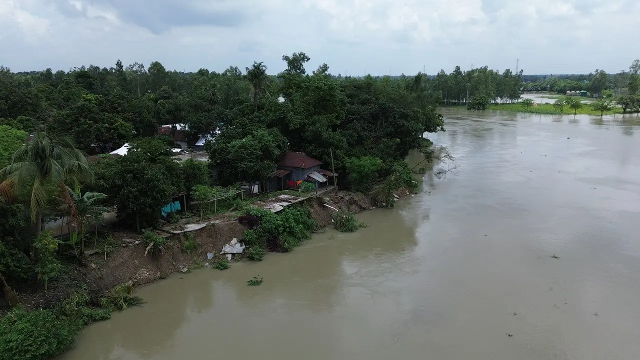 আগ্রাসী হচ্ছে তুরাগ, ভাঙনে দিশেহারা বাসিন্দারা