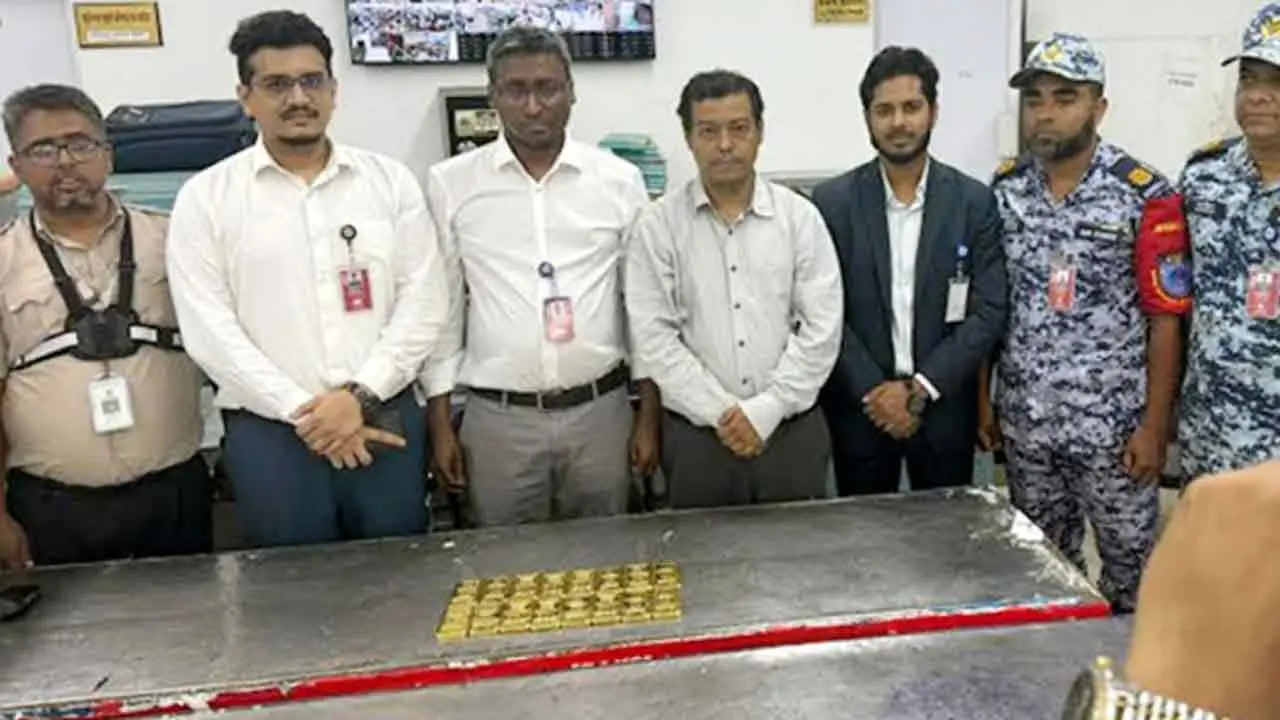বিমানবন্দরে ফলের ক্যারেটে লুকানো ছিল ১৬ কেজি স্বর্ণ