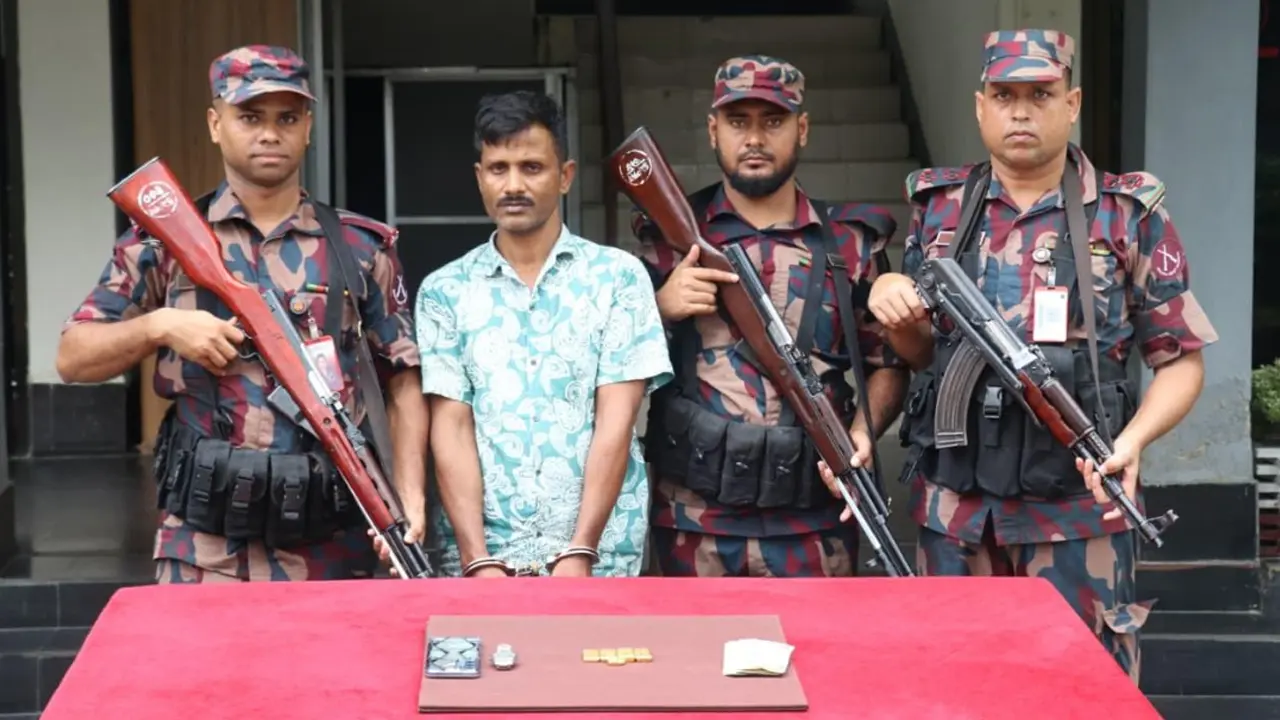 শরীরে বিশেষ কায়দায় লুকানো ছিল দেড় কোটি টাকার স্বর্ণের বার