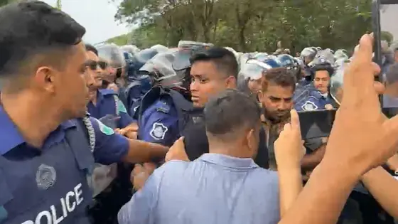 শ্রীমঙ্গলে পুলিশের সঙ্গে হাসনাত-নাসীরুদ্দীনের ধাক্কাধাক্কি
