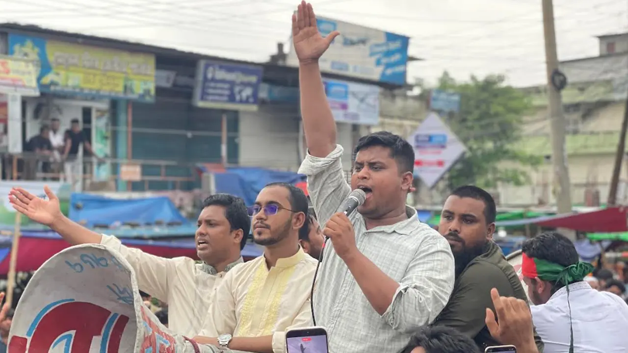 ‘বিএনপি সরকার মানুষের হাতে বিদ্যুতের বদলে হারিকেন তুলে দিয়েছে’